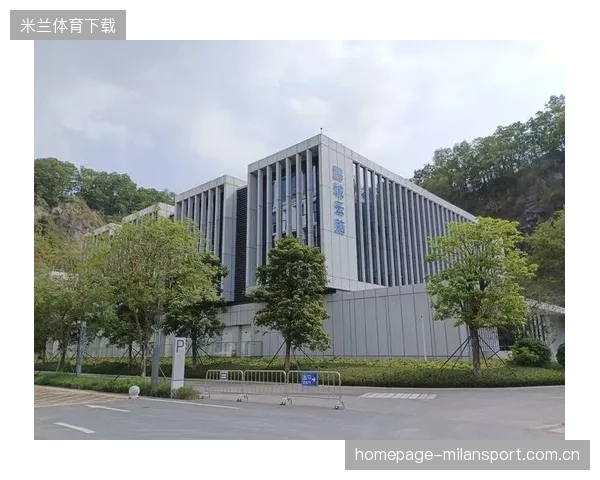 深圳新鹏城中路传切十分流畅，节奏完全打开——在城市脉搏中体验智能携伴
